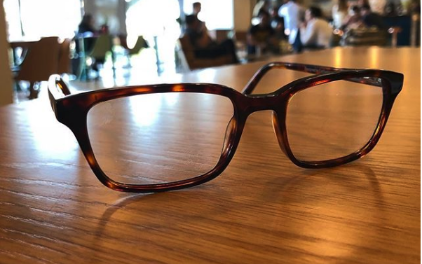 The Glasses that Guard Your Eyes While You Scroll Through ...