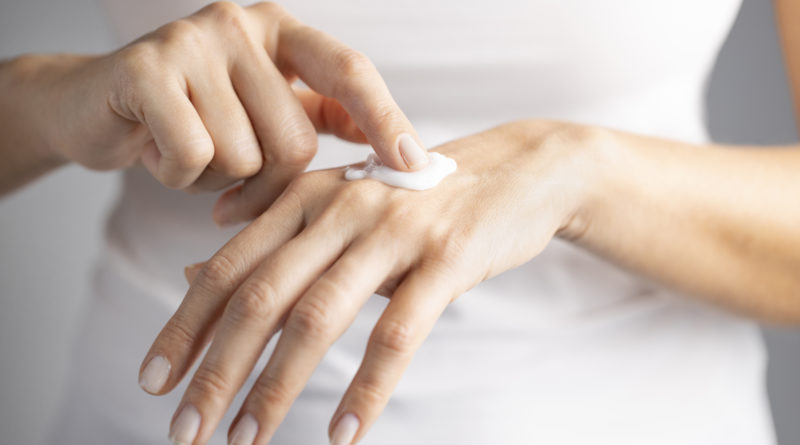Dry Hands in the Winter Here's How to Treat Them